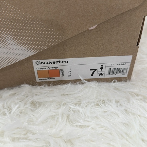 Women’s On Running Cloudventure - Picture 7 of 8